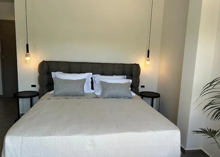 X Luxury Suites