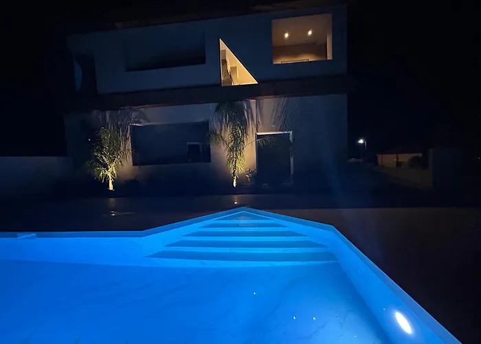 X Luxury Suites